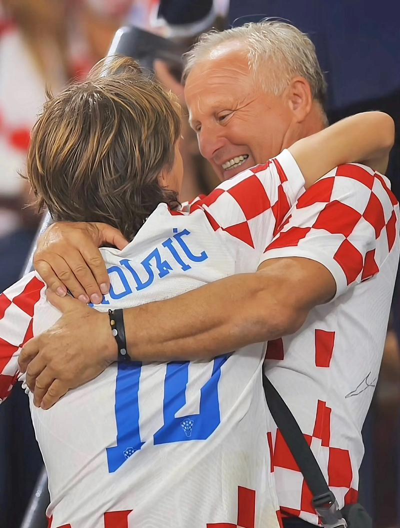 内维尔：曼联需任命熟悉英超、能承受压力且有成功履历的主帅